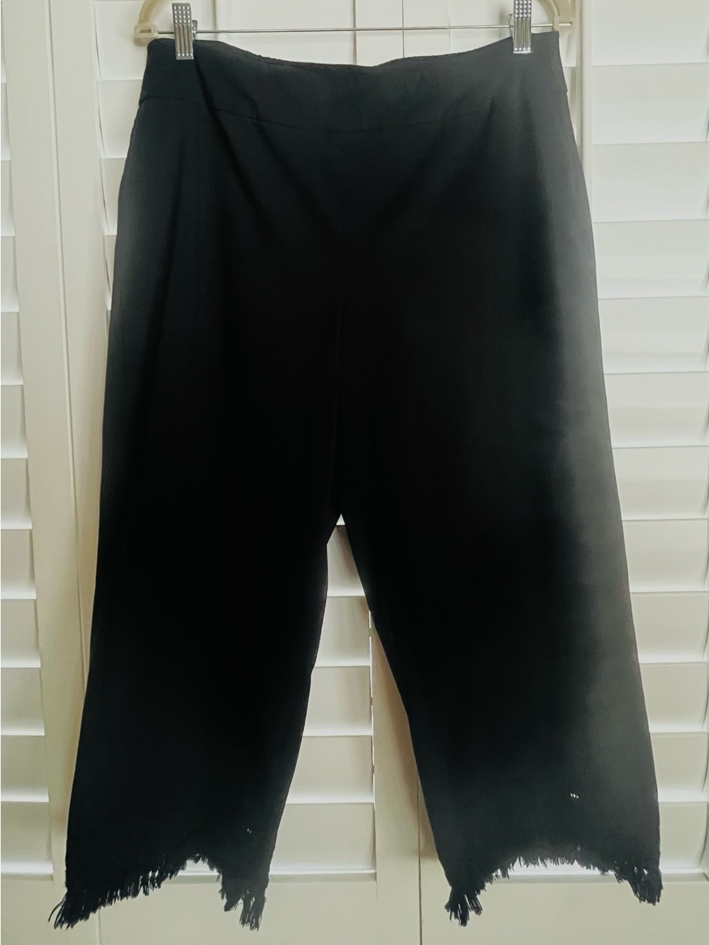 JM Collection Black Cropped Wide-Leg Frayed Hem Capris L